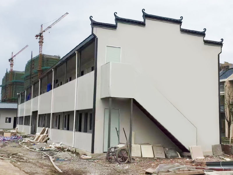 Casa modulare di tipo K con copertura del tetto